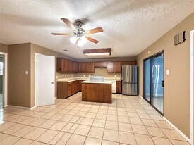 13218 Avonshire Dr in Houston, TX - Building Photo