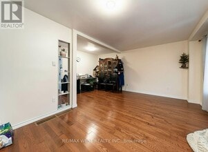 26 Enclave Mews in Toronto, ON - Building Photo - Building Photo