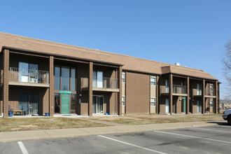 Normandy Arms in Evansville, IN - Foto de edificio - Building Photo