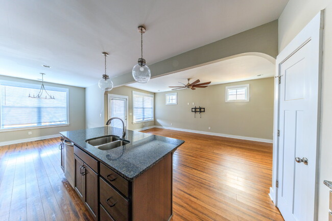 2221 24th Ave N-Unit -Unit B in Nashville, TN - Building Photo - Building Photo