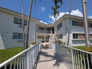 6930 Rue Vendome in Miami Beach, FL - Building Photo - Building Photo