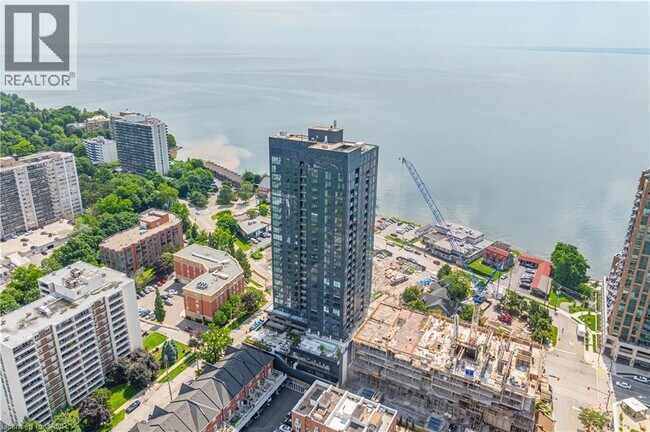 370 Martha St in Burlington, ON - Building Photo - Building Photo