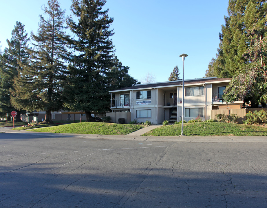 Mills Tower Apartments in Rancho Cordova, CA - Foto de edificio