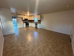 1809 Larkspur Ln in Ceres, CA - Building Photo - Building Photo