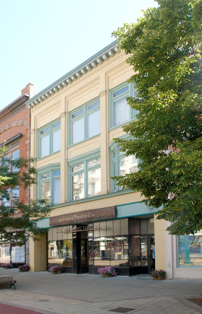 625 Main St
