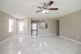 7310 Fox Scene Dr in Humble, TX - Foto de edificio - Building Photo