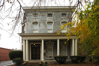 1023 S 4th St in Louisville, KY - Building Photo - Building Photo