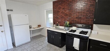 156 Edgemont Rd in Rochester, NY - Foto de edificio - Building Photo
