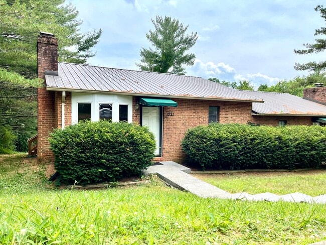 property at 1721 Todd Dr