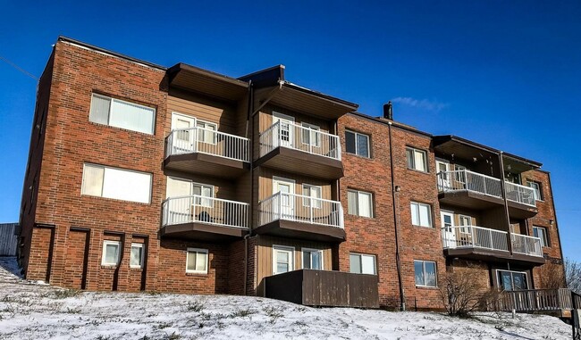Parkview Apartments in Dawson Creek, BC - Building Photo - Building Photo