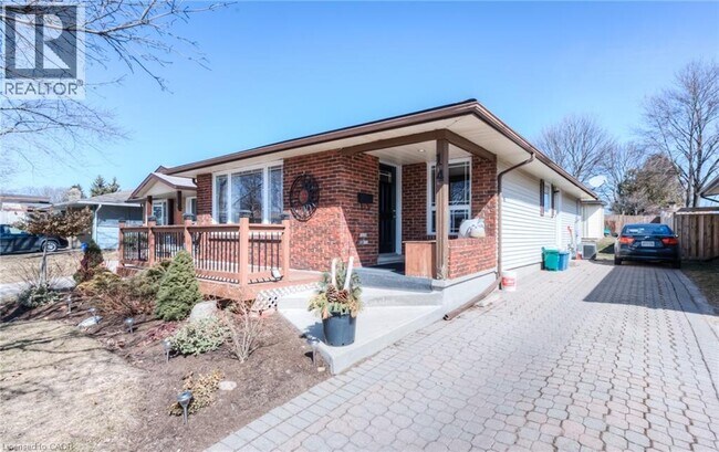 14 Geneva Crescent in Kitchener, ON - Building Photo - Building Photo