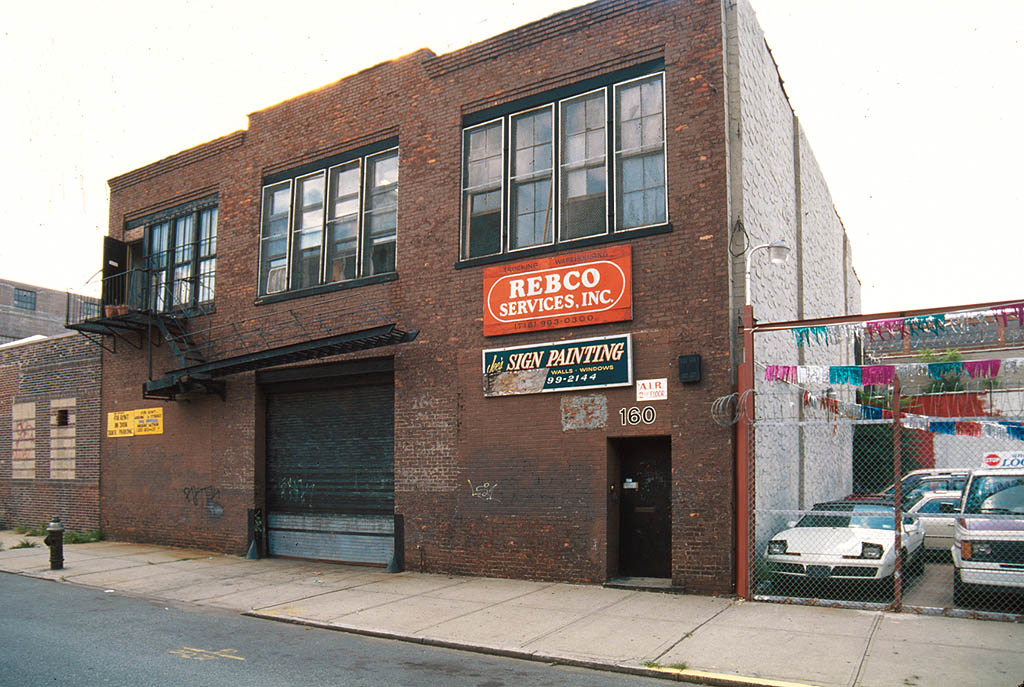 160 Berry Street in Brooklyn, NY - Building Photo