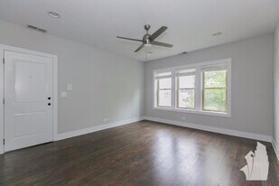 3951 N Janssen Ave, Unit 3915-GS in Chicago, IL - Building Photo