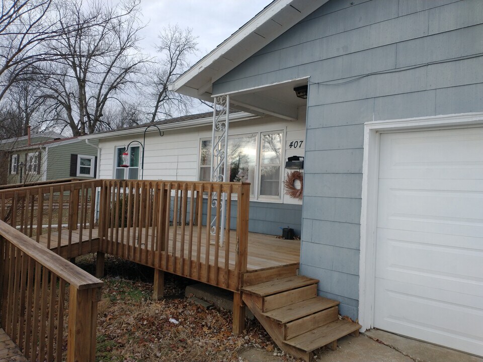 407 N College St in Nevada, MO - Building Photo