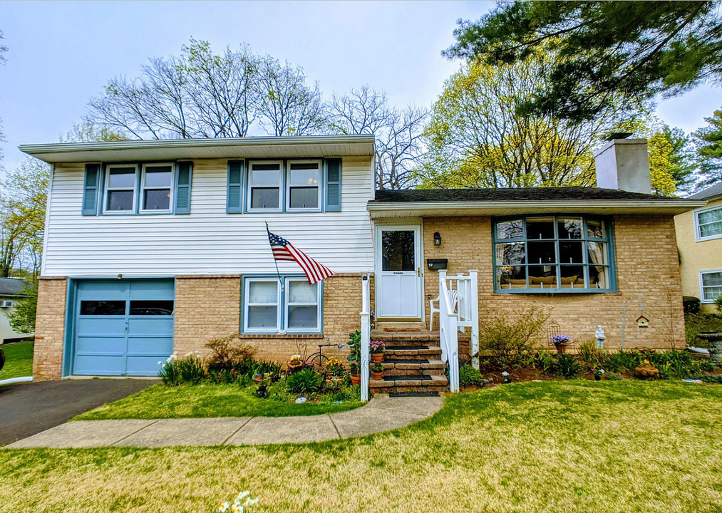 59 Meadow Ln in Doylestown, PA - Building Photo