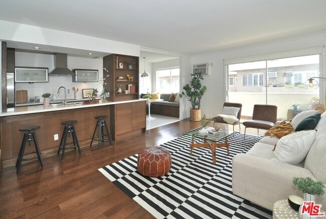 property at 1344 N Martel Ave