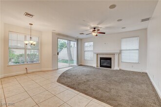 136 Ultra Dr in Henderson, NV - Foto de edificio - Building Photo