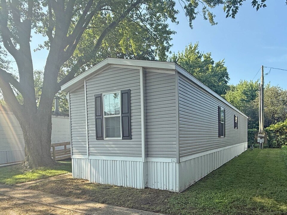 2501 N Apperson Way in Kokomo, IN - Building Photo
