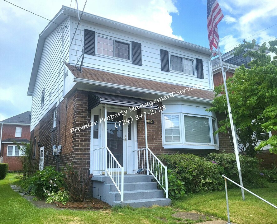 1802 Duss Ave in Ambridge, PA - Building Photo