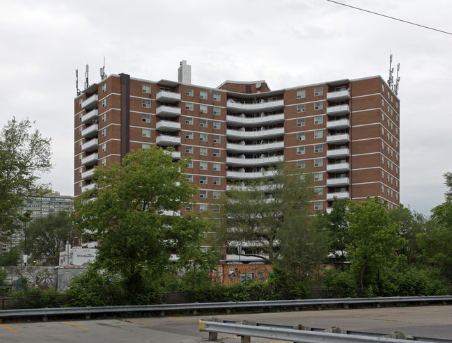 Islington Towers in Toronto, ON - Building Photo - Building Photo