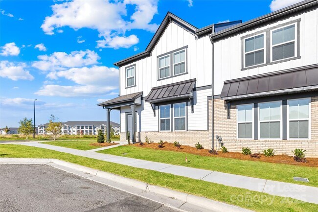 5864 Coulee Ln in Charlotte, NC - Building Photo - Building Photo
