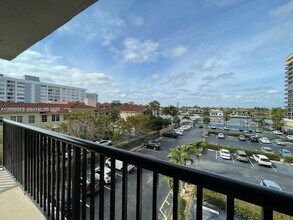 2049 S Ocean Dr in Hallandale Beach, FL - Building Photo - Building Photo