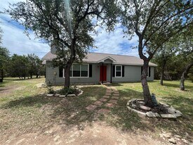 719 Co Rd 304 in Bertram, TX - Building Photo