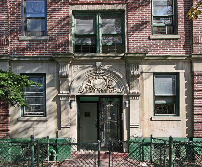 2007 Bedford Ave in Brooklyn, NY - Foto de edificio - Building Photo