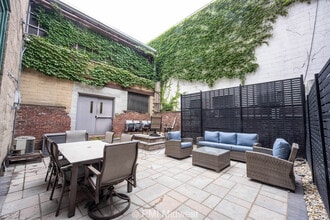 Lofts on Madison in Indianapolis, IN - Foto de edificio - Building Photo