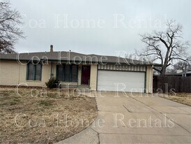 8320 E Cherry Creek Dr in Wichita, KS - Building Photo