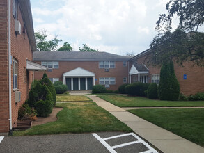 Steuben Arms in River Edge, NJ - Building Photo - Building Photo