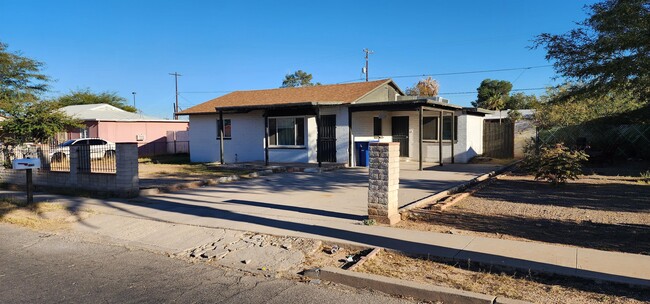 2126 E Hidalgo Vista in Tucson, AZ - Building Photo - Building Photo