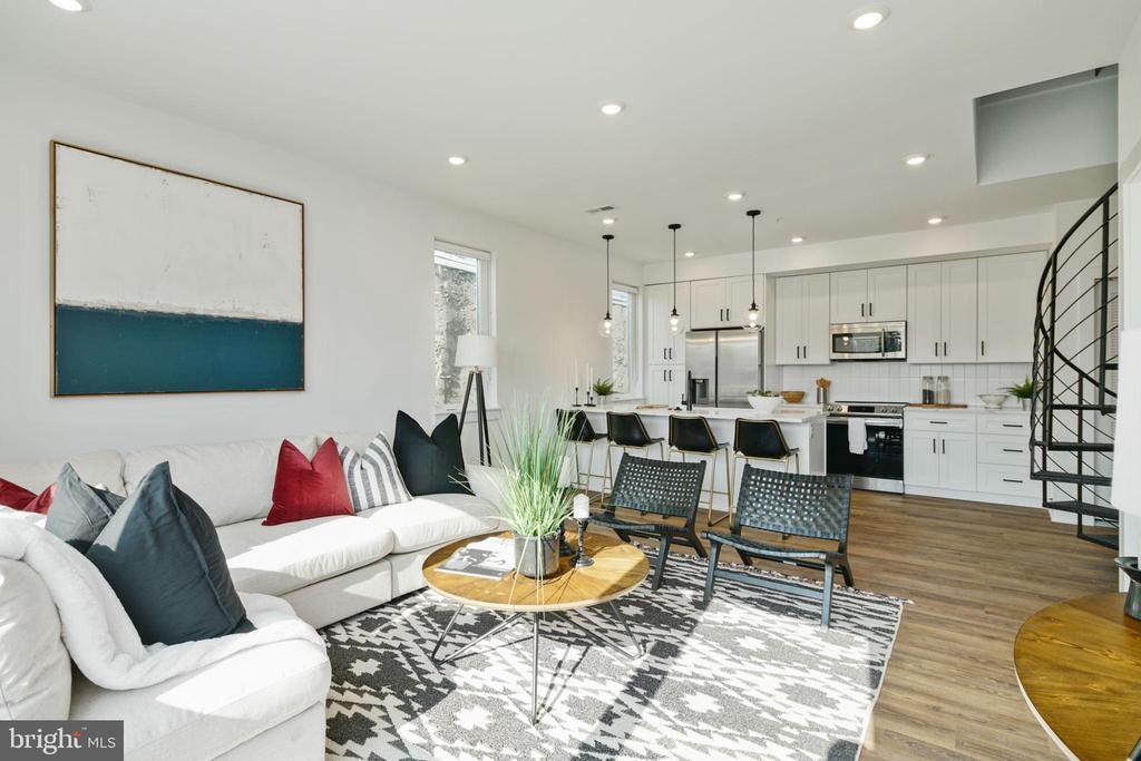 2421 N Mascher St in Philadelphia, PA - Building Photo