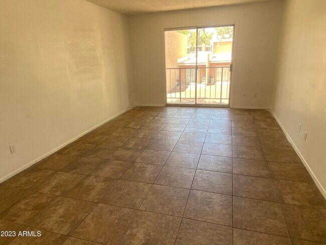 2838 E Marconi Ave-Unit -203 in Phoenix, AZ - Building Photo - Building Photo