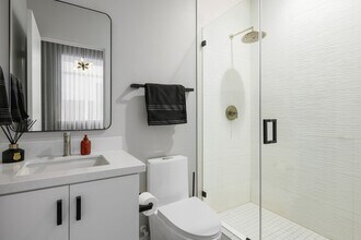 1244 1/2 Gordon Street in Los Angeles, CA - Building Photo - Building Photo