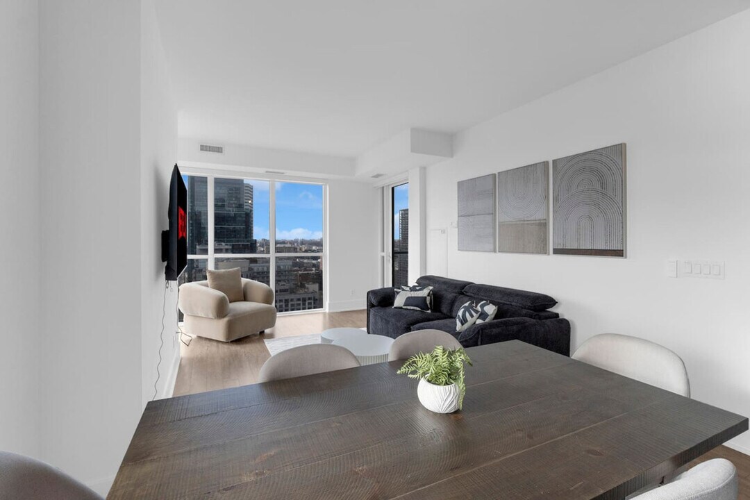 300 Front St W, Unit SI ID1508027P in Toronto, ON - Building Photo