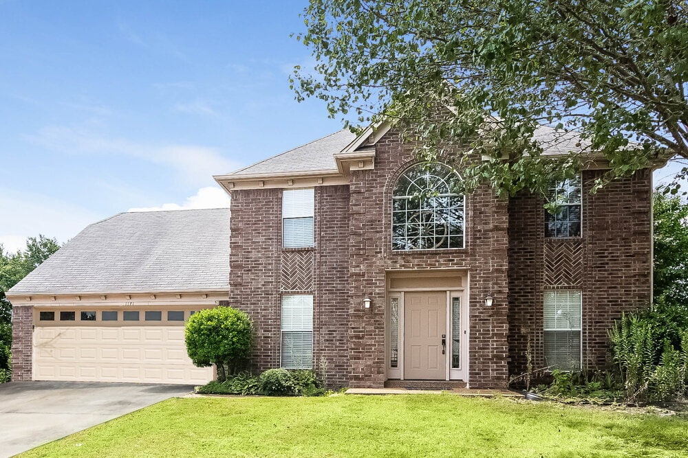 1171 Stable Run Dr in Cordova, TN - Foto de edificio