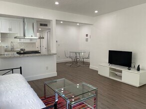 7431 Dickens Ave, Unit #1 in Miami Beach, FL - Building Photo - Building Photo