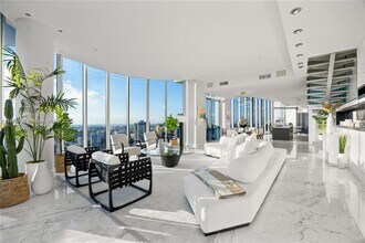 200 Biscayne Blvd Way in Miami, FL - Building Photo - Building Photo