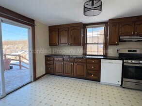 320 Chamberlain Rd in Middletown, CT - Building Photo - Building Photo