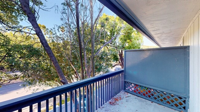 1002 Ignacio Blvd in Novato, CA - Building Photo - Building Photo