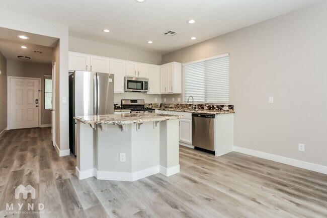 6325 N Aloha Sue St in North Las Vegas, NV - Building Photo - Building Photo