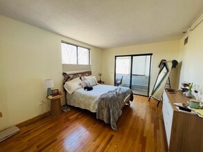 1731 Beacon St, Unit 425 in Brookline, MA - Foto de edificio - Building Photo