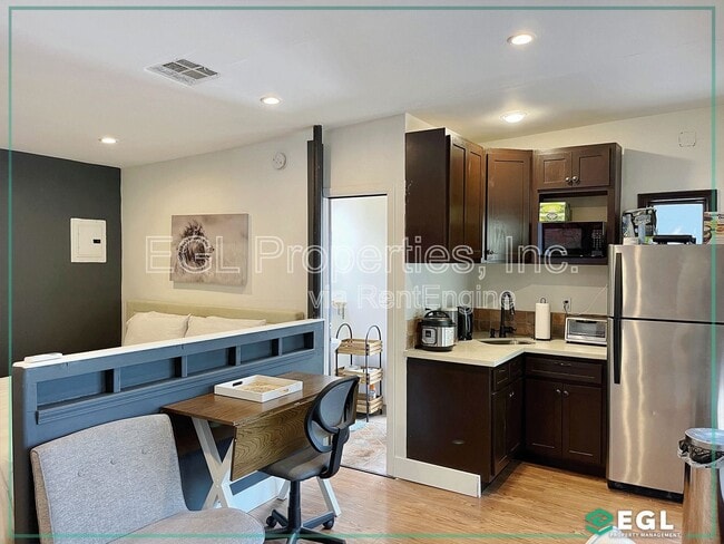 property at 6657 Lindenhurst Ave