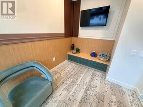 1660 Bloor St W in Toronto, ON - Building Photo - Building Photo