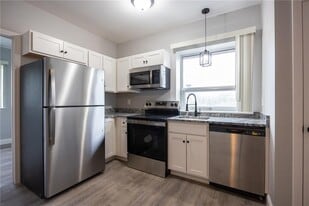 6899 Post Rd in North Kingstown, RI - Building Photo