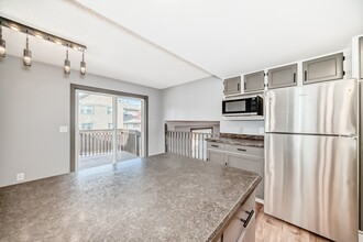 11 Cedargrove Way SW in Calgary, AB - Building Photo - Building Photo