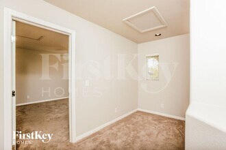 10550 W Gilmore Ave in Las Vegas, NV - Foto de edificio - Building Photo