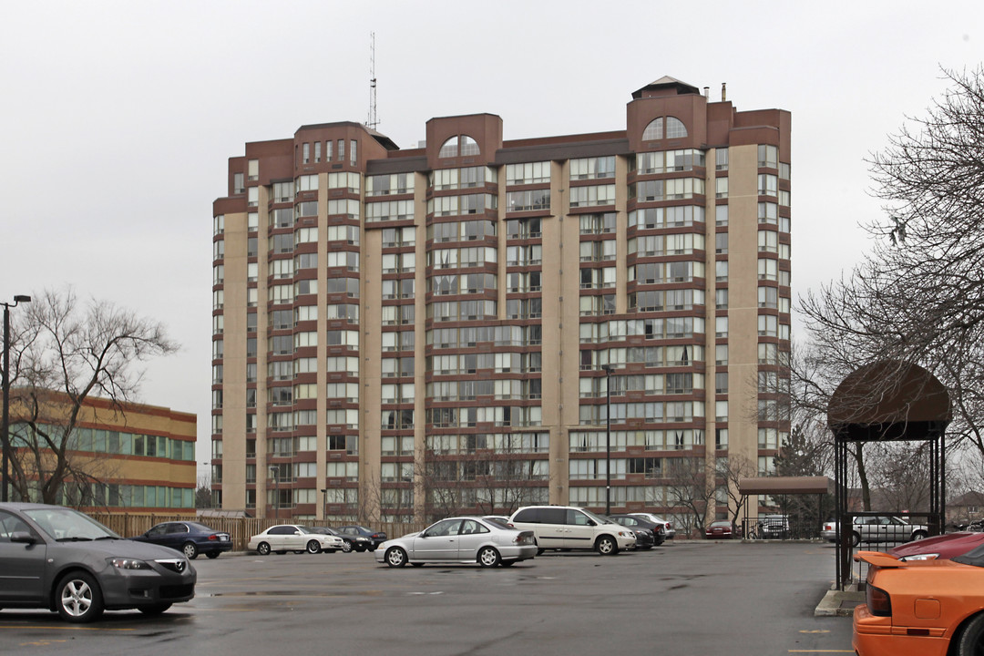 The Fairmont in Mississauga, ON - Building Photo