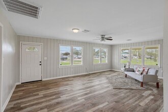 1906 Jones St in Westlake, LA - Building Photo - Building Photo